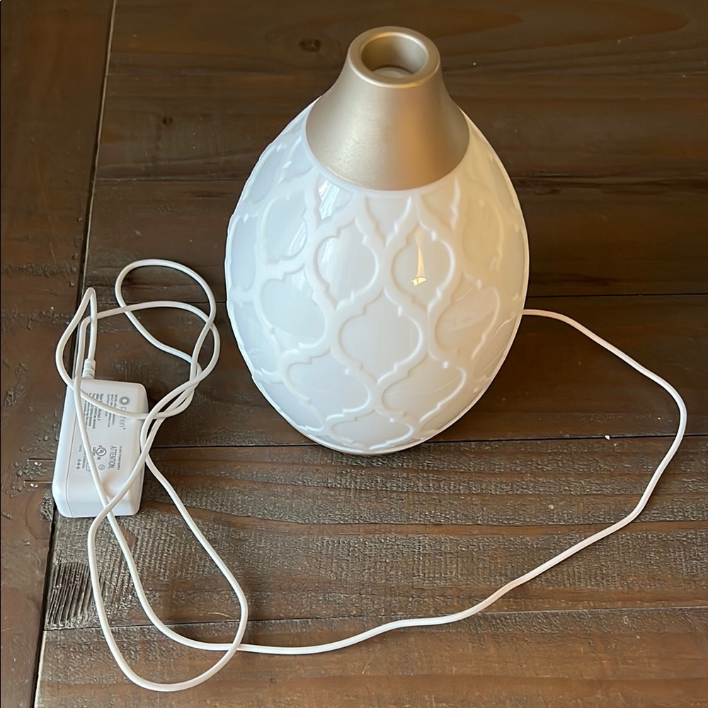 Young Living Aria White and Gold Electric Diffuser